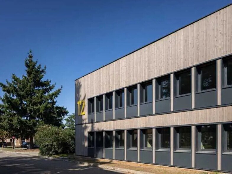 Bureau dans Vénissieux à louer - Photo de l’immeuble – Image 3 sur 22