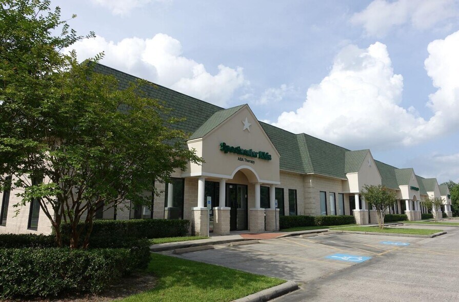 605-611 Rockmead Dr, Kingwood, TX à louer - Photo de l’immeuble – Image 2 sur 2