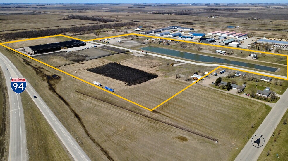 2651 4th NW Ave, West Fargo, ND à vendre - Photo principale – Image 1 sur 8