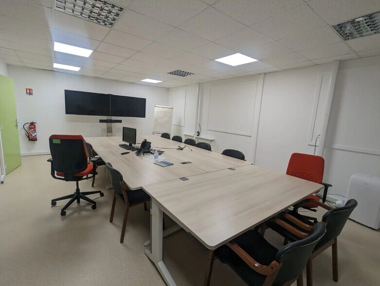Bureau dans Évreux à louer - Photo de l’immeuble – Image 2 sur 7