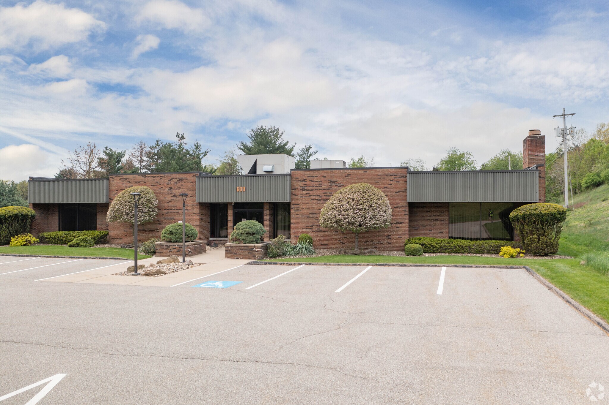 609 Epsilon Dr, Pittsburgh, PA à louer Photo principale– Image 1 sur 16