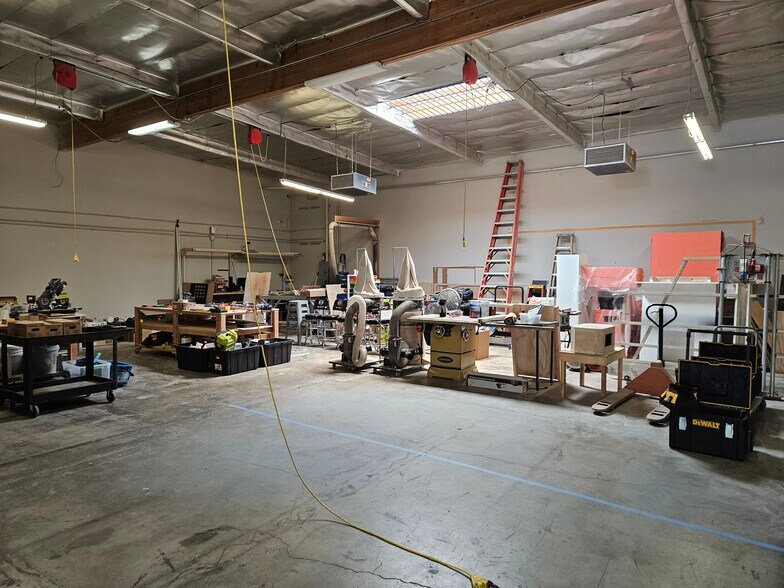 1116-1124 E Valencia Dr, Fullerton, CA à louer - Photo de l’immeuble – Image 3 sur 8