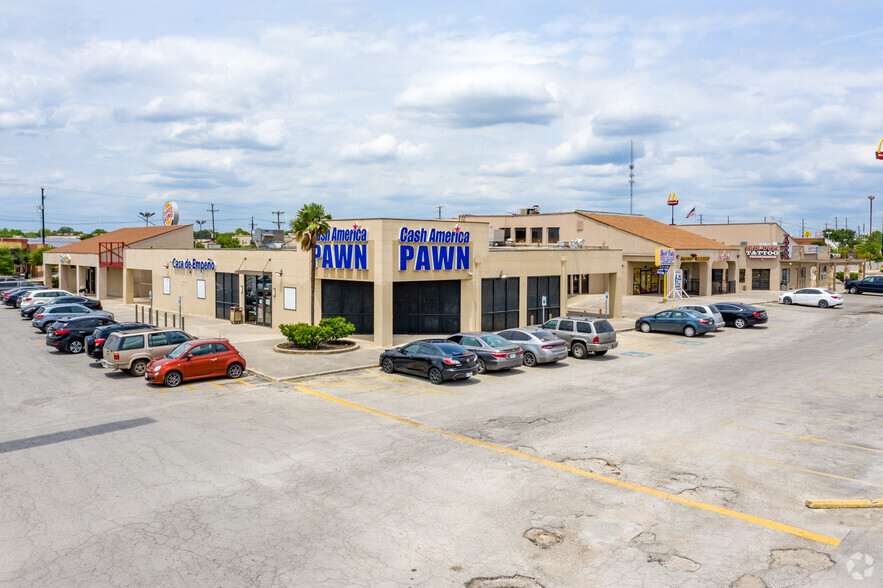 410 Valley Hi Dr, San Antonio, TX à louer - Photo de l’immeuble – Image 1 sur 11