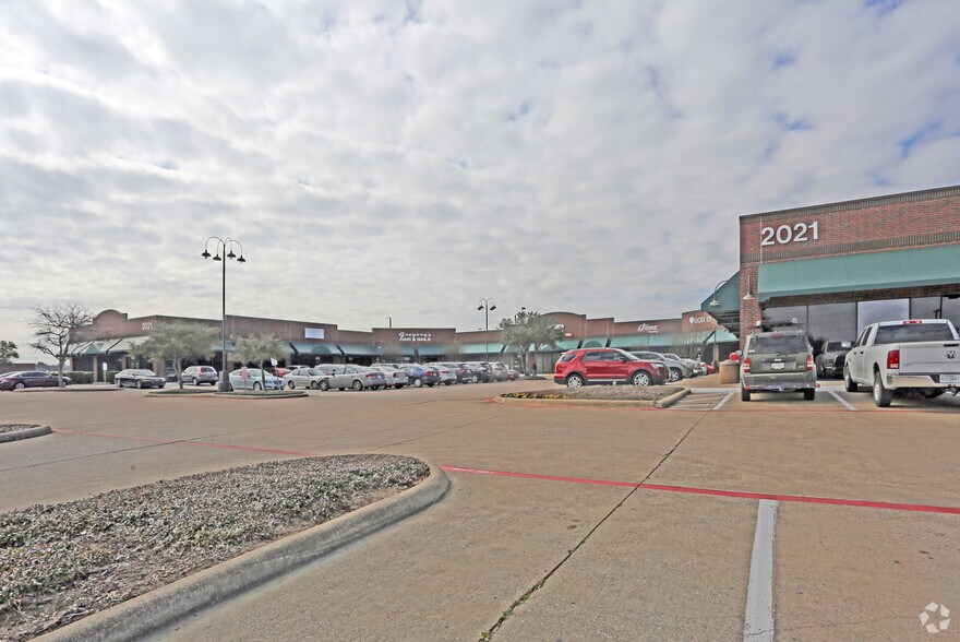 2021 N Hampton Rd, DeSoto, TX à louer - Photo principale – Image 2 sur 4