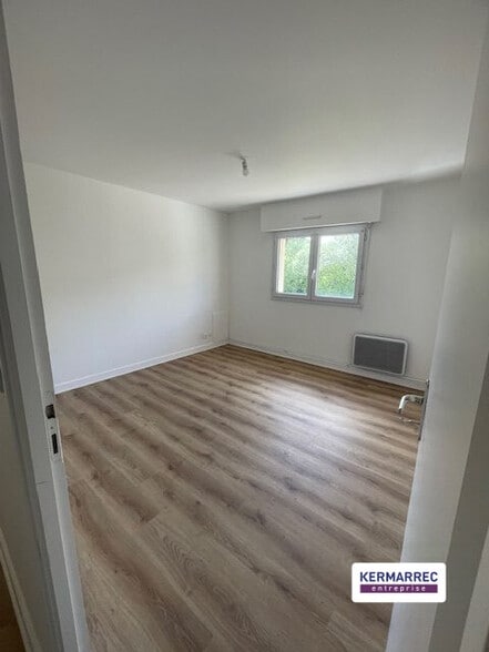 Bureau dans Le Hézo à louer - Photo de l’immeuble – Image 3 sur 4