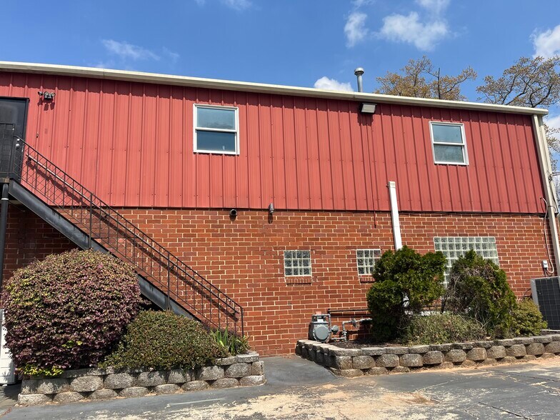 334 N Clarendon Ave, Scottdale, GA à louer - Photo de l’immeuble – Image 3 sur 7