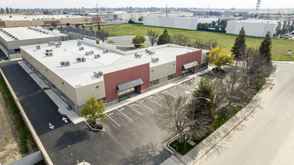 5100 Young St, Bakersfield, CA à vendre - Photo de l’immeuble – Image 3 sur 7