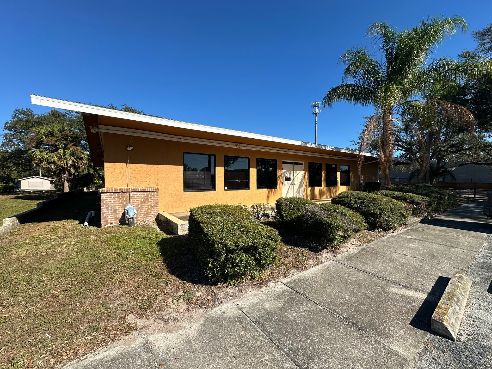 2250 E Busch Blvd, Tampa, FL à vendre Photo principale– Image 1 sur 13