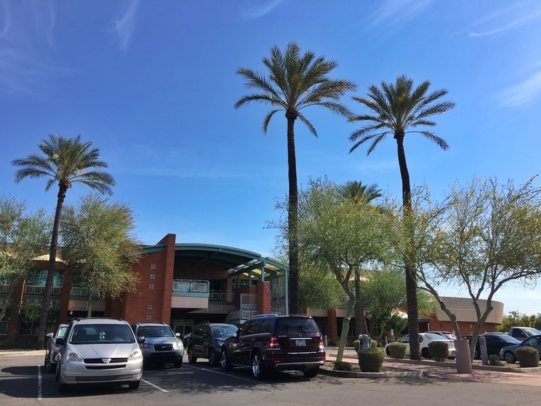 18404 N Tatum Blvd, Phoenix, AZ à louer - Photo de l’immeuble – Image 1 sur 3