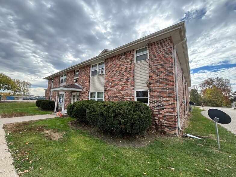 96-Unit LaSalle County Portfolio portefeuille de 12 biens à vendre sur LoopNet.fr - Photo de l’immeuble – Image 3 sur 17