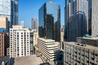 777 Bay St, Toronto, ON à louer Photo de l’immeuble– Image 1 sur 1