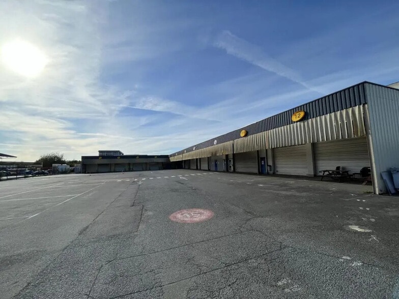 Local d’activités dans Rennes à louer - Photo de l’immeuble – Image 1 sur 3