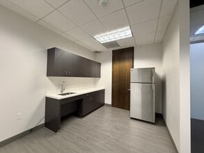 4851 Lyndon B Johnson Fwy, Dallas, TX à louer Photo intérieure– Image 2 sur 9