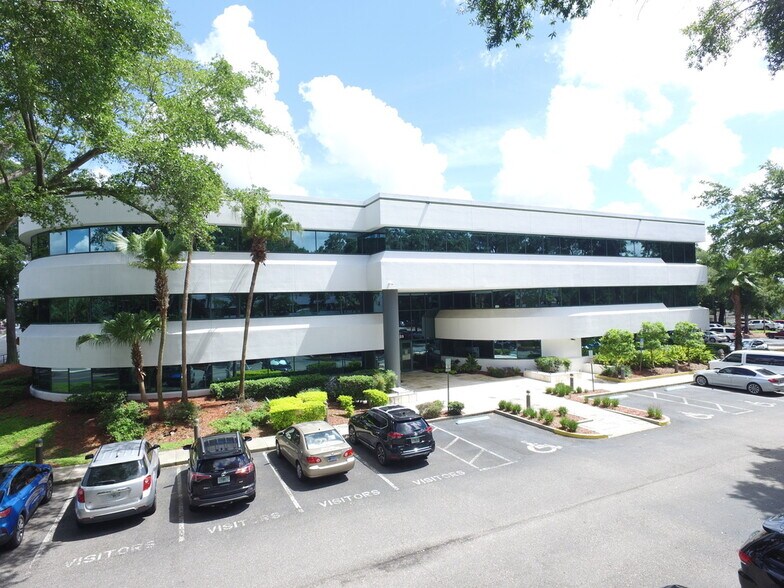 225 S Westmonte Dr, Altamonte Springs, FL à louer - Photo de l’immeuble – Image 2 sur 15