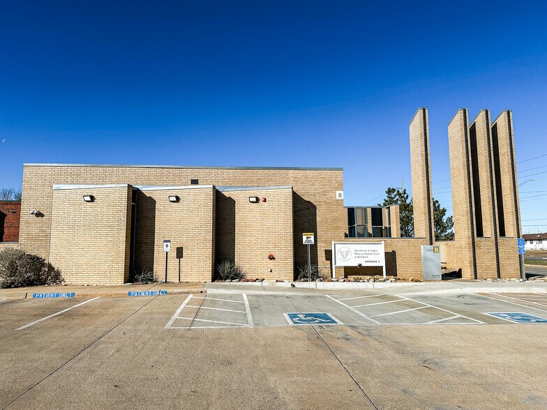 4202 SW Lee Blvd, Lawton, OK à vendre - Photo de l’immeuble – Image 2 sur 5