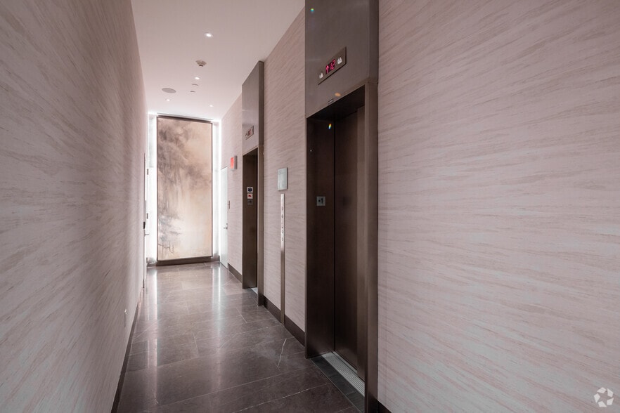 501 3rd Ave, New York, NY à louer - Hall d’entrée – Image 2 sur 7