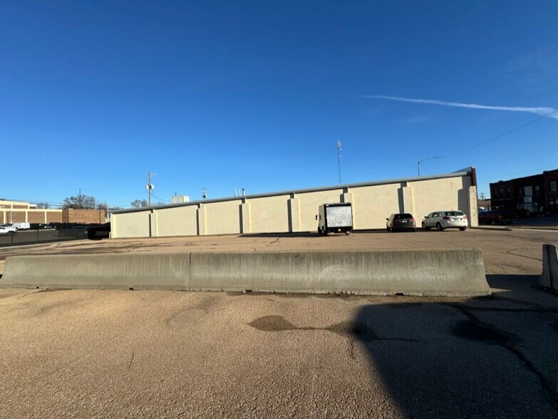 417 SW Jackson St, Topeka, KS à louer - Photo de l’immeuble – Image 3 sur 5