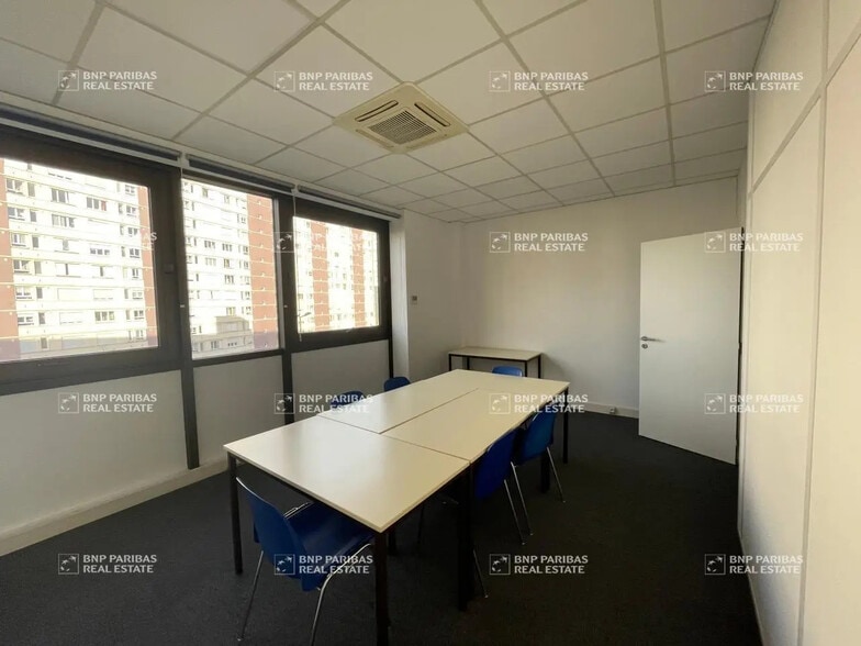 Bureau dans Orléans à vendre - Photo de l’immeuble – Image 2 sur 17