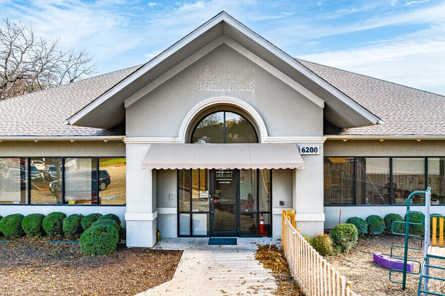 6200 W Virginia Pky, McKinney, TX à louer - Photo de l’immeuble – Image 3 sur 4