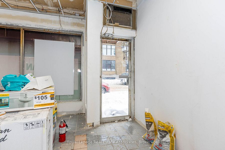 198 Bathurst St, Toronto, ON à louer Photo intérieure– Image 1 sur 5