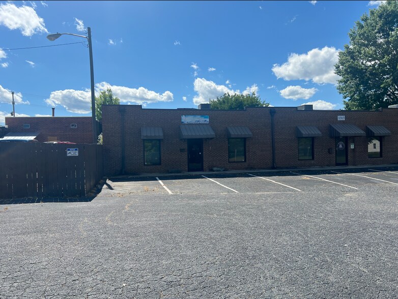 203 E Lexington Ave, High Point, NC à louer - Photo de l’immeuble – Image 2 sur 8