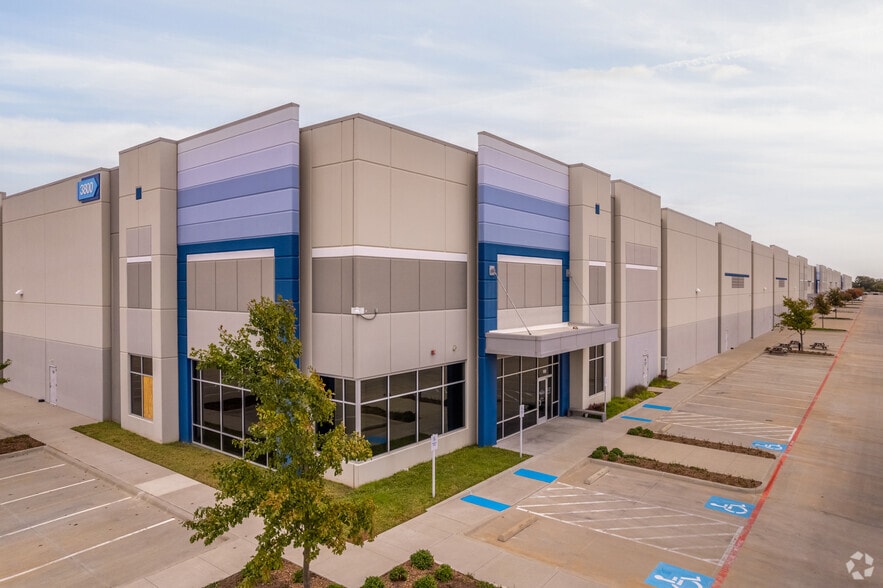 3800 Leon Rd, Garland, TX à louer - Photo de l’immeuble – Image 2 sur 4