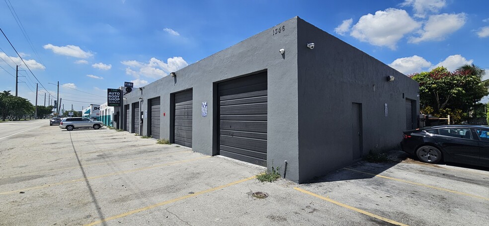 1346 S Dixie Hwy, Hollywood, FL à vendre - Photo de l’immeuble – Image 2 sur 21