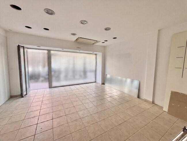Plus de détails pour Local commercial à vendre