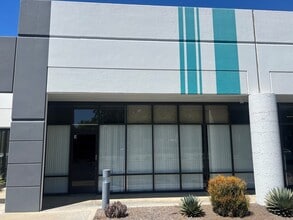 13177 Ramona Blvd, Irwindale, CA à louer Photo de l’immeuble– Image 1 sur 5