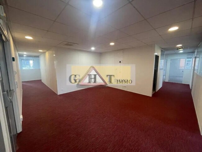 Plus de détails pour Bureau, Industriel/Logistique à louer