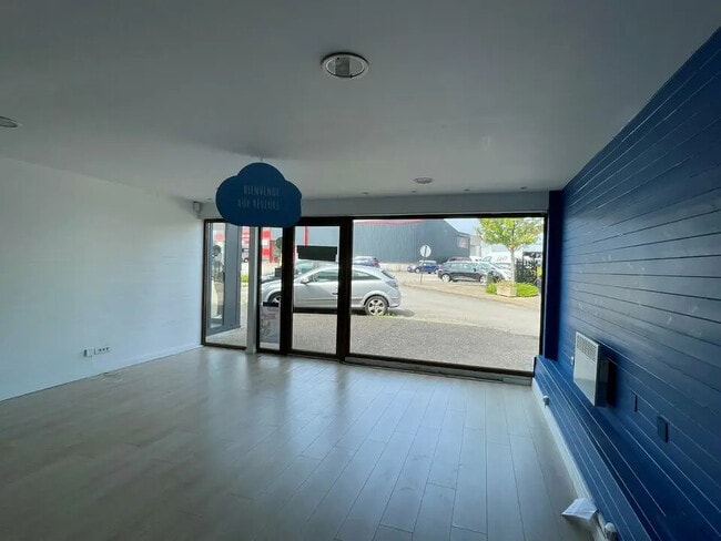 Plus de détails pour Bureau, Local commercial à louer