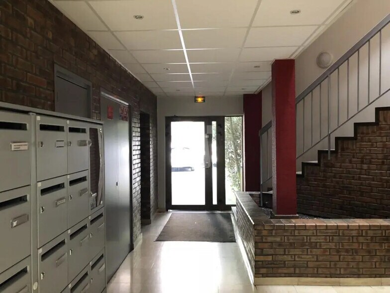 Bureau dans Grigny à louer - Photo de l’immeuble – Image 3 sur 16