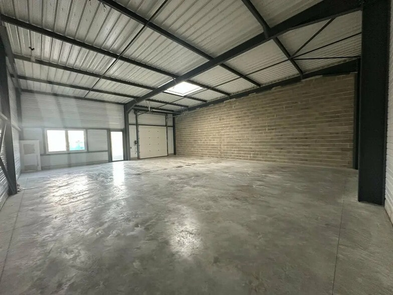 Local d’activités dans à louer - Photo intérieure – Image 3 sur 6