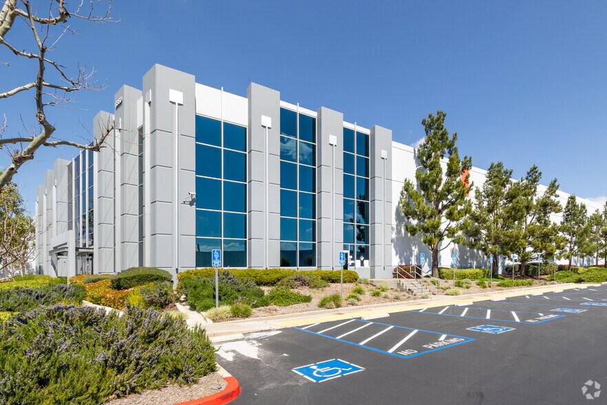 6860 Sycamore Canyon Blvd, Riverside, CA à louer - Photo de l’immeuble – Image 3 sur 7