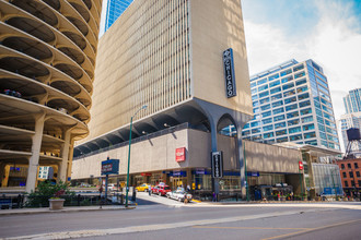 333 N Dearborn St, Chicago, IL à louer Autre– Image 2 sur 5