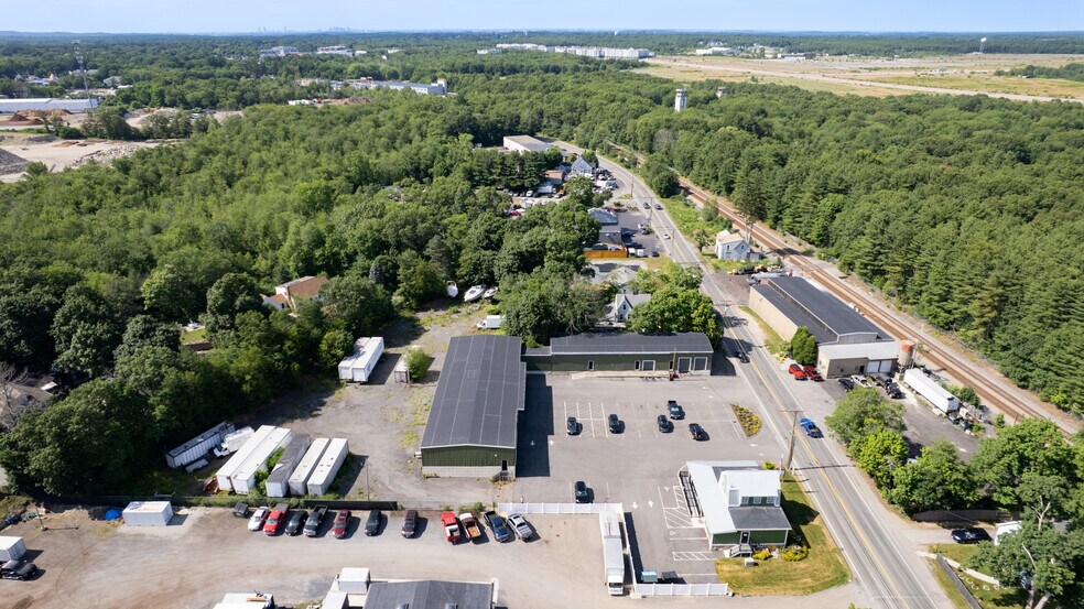 678 Adams St, Abington, MA à louer - Photo de l’immeuble – Image 3 sur 16