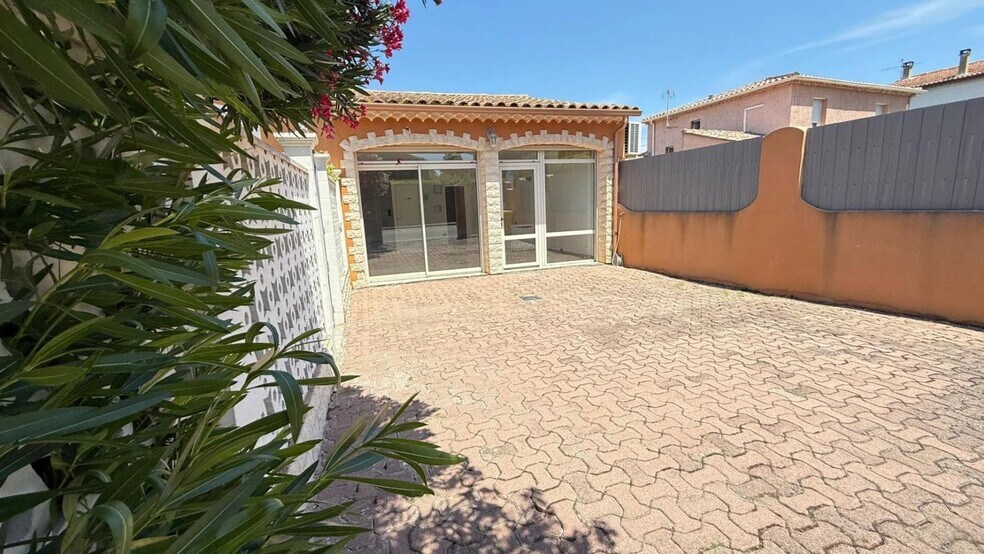 Local commercial dans Vedène à louer - Photo de l’immeuble – Image 1 sur 6