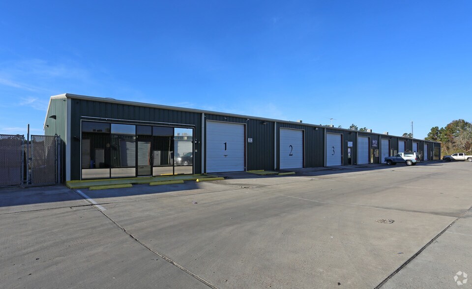 14543 Highway 105 W, Conroe, TX à louer - Photo principale – Image 1 sur 2