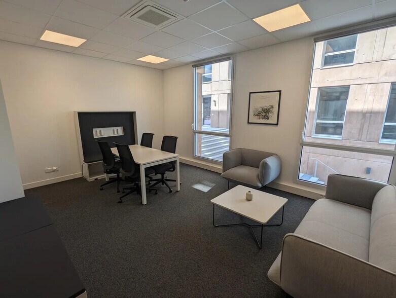 Bureau dans Saint-Jacques-de-la-Lande à louer - Photo de l’immeuble – Image 3 sur 10