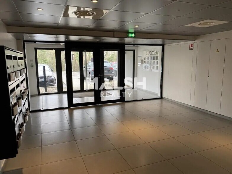 Bureau dans Dardilly à louer - Hall d’entrée – Image 2 sur 10