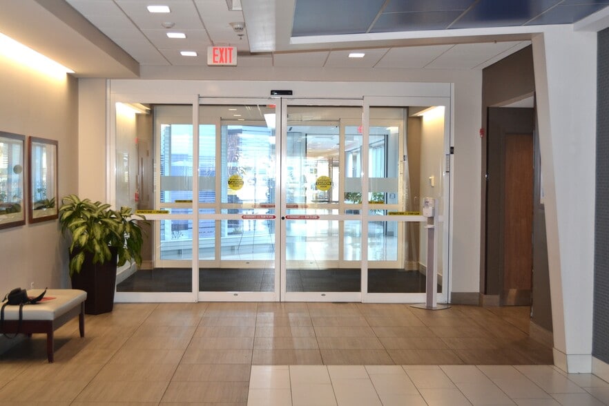 2 Hospital Plz, Old Bridge, NJ à louer - Photo intérieure – Image 2 sur 20