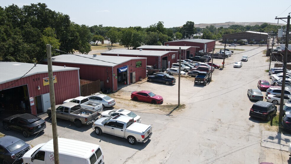 108 Industrial Dr, Kennedale, TX à vendre - Photo de l’immeuble – Image 2 sur 7