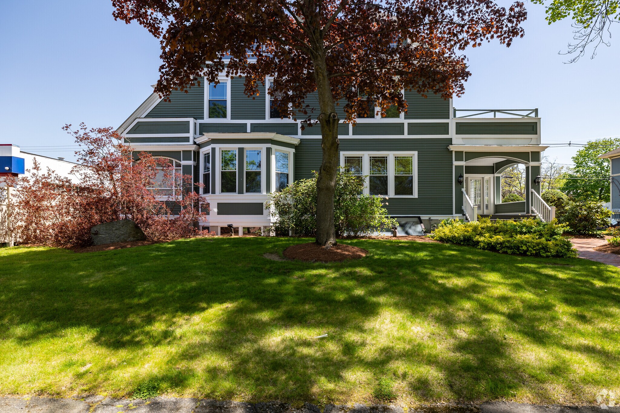 1855 Elm St, Manchester, NH à louer Photo principale– Image 1 sur 16