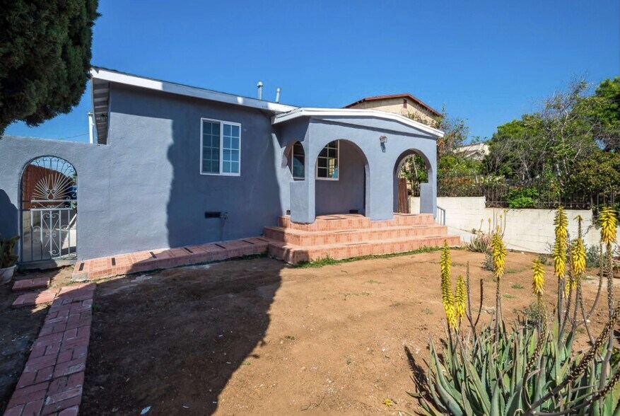 3317 E 8th St, Los Angeles, CA à vendre - Photo de l’immeuble – Image 2 sur 31