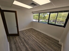 501 Golden Isles Dr, Hallandale Beach, FL à louer Photo intérieure– Image 1 sur 3