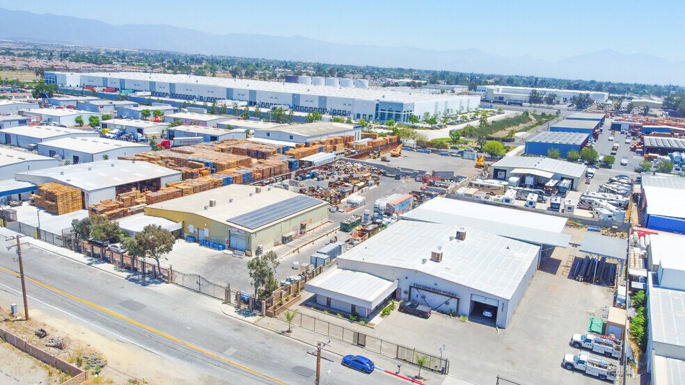 8335 Beech Ave, Fontana, CA à louer - Photo de l’immeuble – Image 3 sur 6