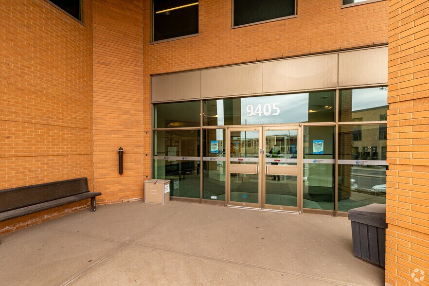 9405 Rue Sherbrooke E, Montréal, QC à louer - Photo de l’immeuble – Image 3 sur 4