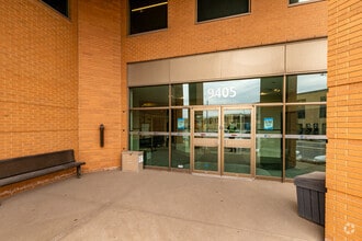 9405 Rue Sherbrooke E, Montréal, QC à louer Photo de l’immeuble– Image 2 sur 4