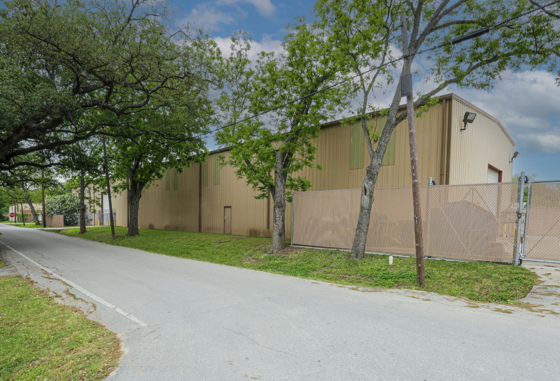 5101 Maxie St, Houston, TX à louer Photo de l’immeuble– Image 1 sur 17