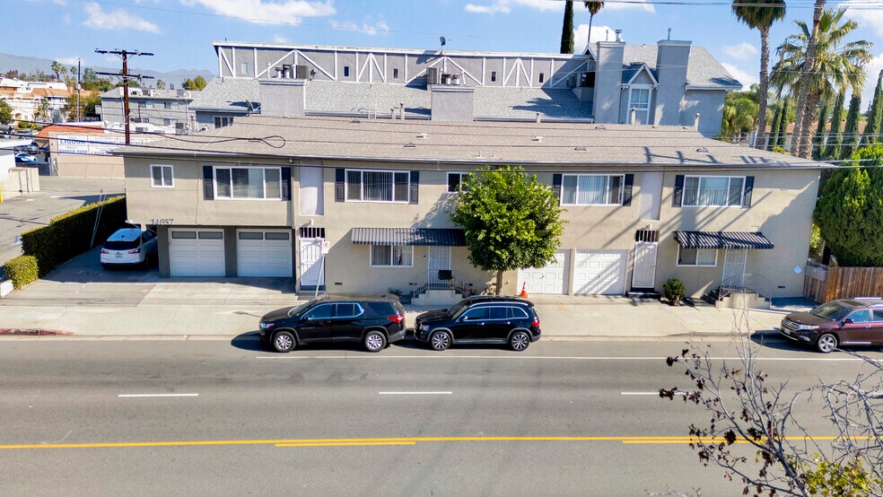 14857 Hartsook St, Sherman Oaks, CA à vendre - Photo de l’immeuble – Image 3 sur 10